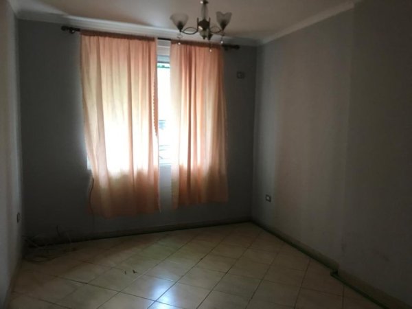 Tirane, jepet me qera apartament 2+1 Kati 2, 70 m² 400 € (Muhamet gjollesha)
