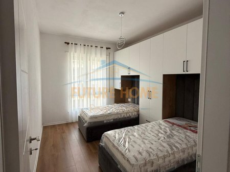 Tirane, jepet me qera apartament 2+1+Ballkon Kati 7, 102 m² 800 € 