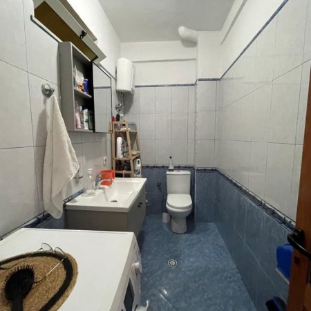 Tirane, jepet me qera apartament 3+1+Ballkon Kati 2, 130 m² 1.000 € (Garda)
