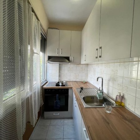 Tirane, jepet me qera apartament 3+1+Ballkon Kati 2, 130 m² 1.000 € (Garda)