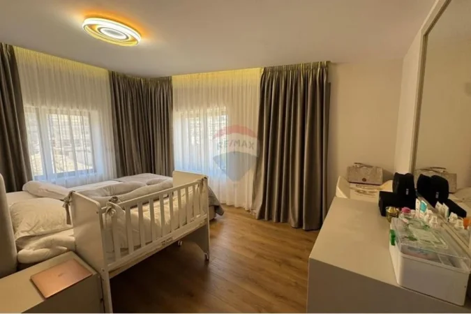 Tirane, shitet apartament duplex 3+1+Ballkon , 148 m² 300.000 € 