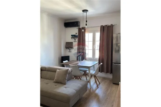 Tirane, shitet apartament 1+1 Kati 5, 165.000 € 