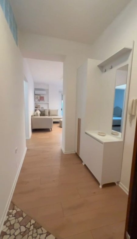 Tirane, jap me qera apartament 2+1+Ballkon Kati 4, 98 m² 750 € (Rruga Riza Cerova)