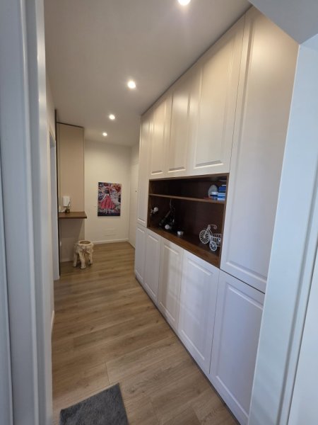 Tirane, jepet me qera apartament 1+1+Ballkon Kati 6, 60 m² 750 € (Porcelan/Rruga Marie Kraja)