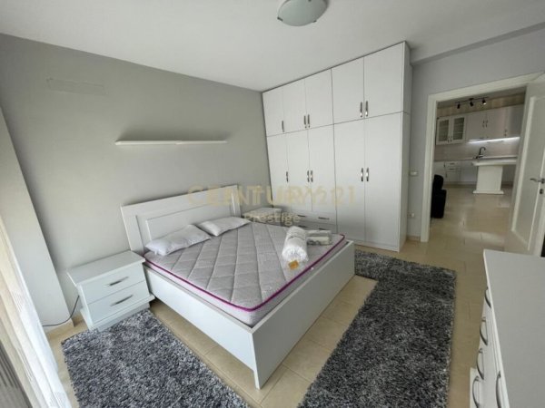Tirane, jepet me qera apartament 2+1 Kati 8, 100 m² 800 € (Prane Lion Park)