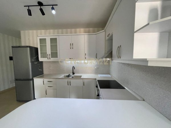 Tirane, jepet me qera apartament 2+1 Kati 8, 100 m² 800 € (Prane Lion Park)