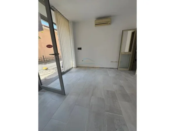 Tirane, shitet ambjent biznesi Kati 0, 20 m² 72.000 € (Myslym Shyri , Rruga Nikolla Lena)