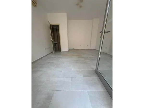 Tirane, shitet ambjent biznesi Kati 0, 20 m² 72.000 € (Myslym Shyri , Rruga Nikolla Lena)