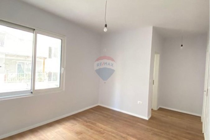 Tirane, shitet apartament 2+1+Ballkon , 91 m² 130.000 € 