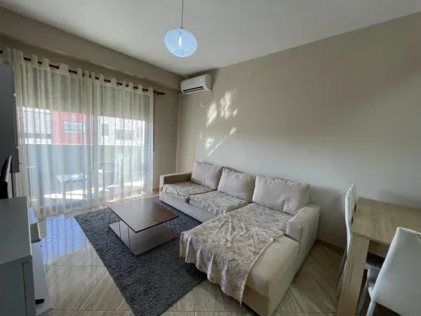 Tirane, jepet me qera apartament 1+1+Ballkon , 68 m² 560 € 