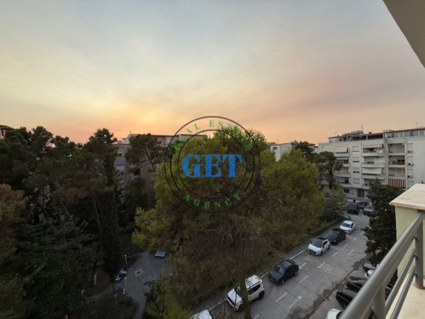 Durres, jepet me qera apartament 2+1+Ballkon Kati 5, 95 m² 300 € (Golem)