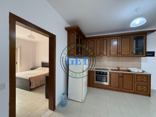 Durres, jepet me qera apartament 2+1+Ballkon Kati 5, 95 m² 300 € (Golem)