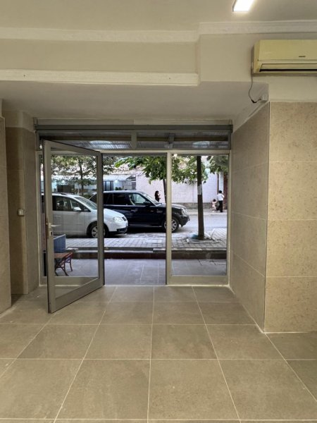 Tirane, jepet me qera ambjent biznesi Kati 0, 30 m²