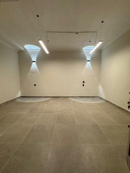Tirane, jepet me qera ambjent biznesi Kati 0, 30 m²