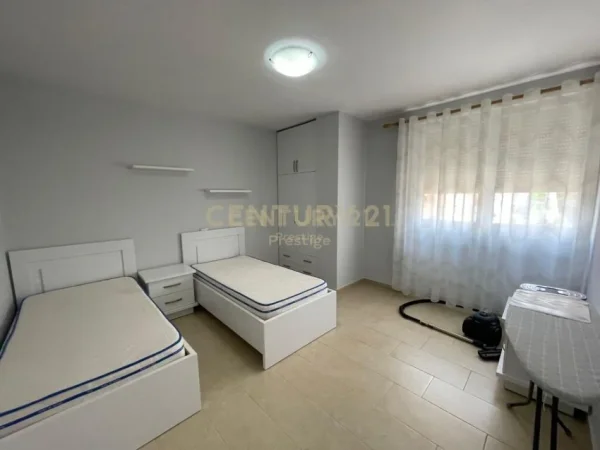 Tirane, jepet me qera apartament 2+1 Kati 8, 109 m² 800 € 