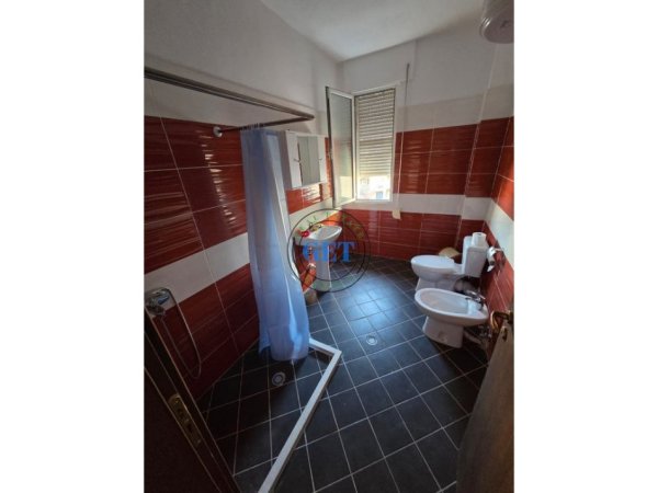 Durres, jepet me qera apartament 2+1 Kati 4, 80 m² 400 € (Plazh)