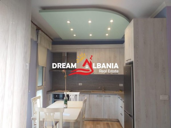 Tirane, jepet me qera 1+1 , 70 m² 700 € (Pazari i Ri)