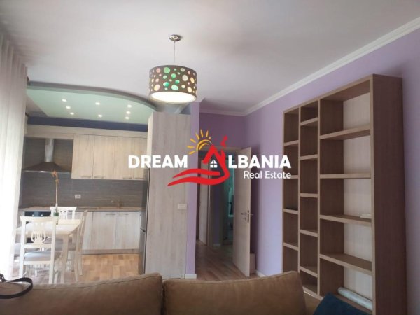 Tirane, jepet me qera 1+1 , 70 m² 700 € (Pazari i Ri)