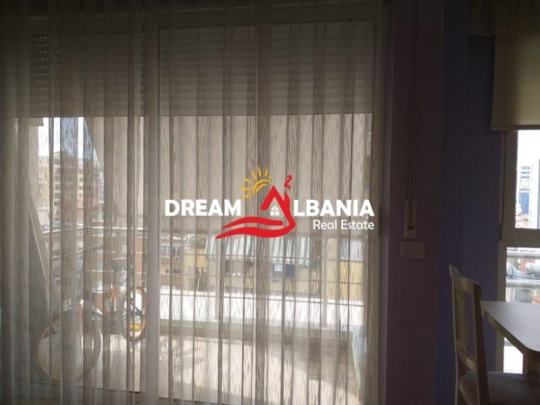 Tirane, jepet me qera 1+1 , 70 m² 700 € (Pazari i Ri)