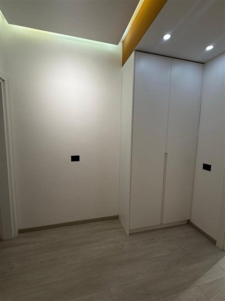 Tirane, jepet me qera apartament 2+1 Kati 3, 110 m² 650 € (urban gate)