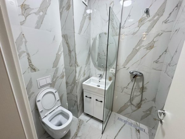 Tirane, jepet me qera apartament 2+1 Kati 4, 110 m² 800 € (Trio towers residence)