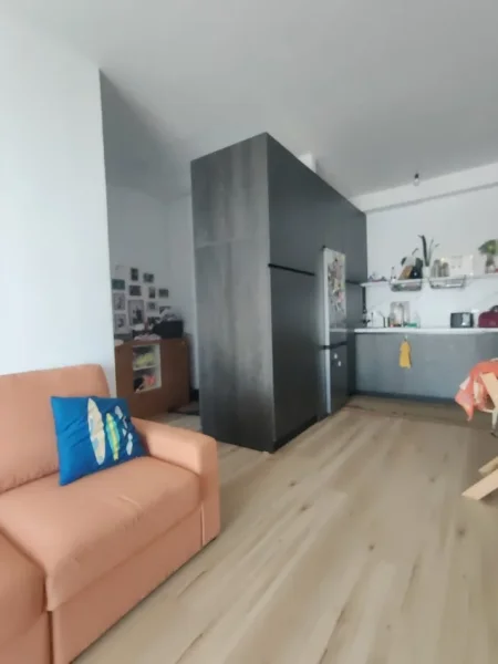 Tirane, jepet me qera apartament 1+1 Kati 4, 75 m² 600 € (Spitali Gjerman ,Rruga e Kavajes)