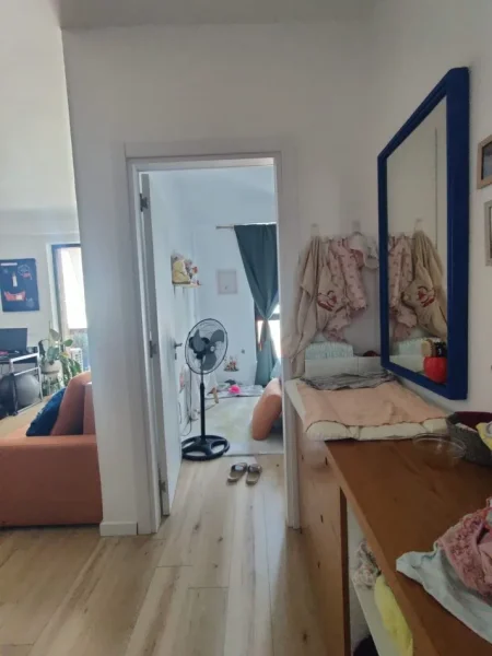 Tirane, jepet me qera apartament 1+1 Kati 4, 75 m² 600 € (Spitali Gjerman ,Rruga e Kavajes)