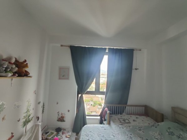 Tirane, jepet me qera apartament 1+1 Kati 4, 75 m² 600 € (Spitali Gjerman ,Rruga e Kavajes)