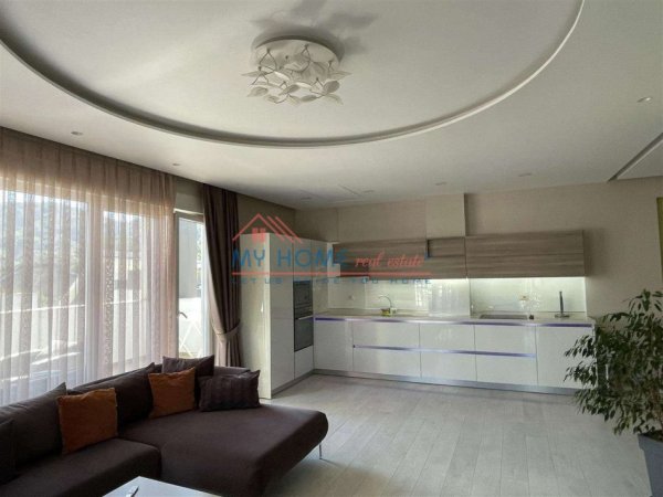 Tirane, jepet me qera apartament 3+1+Ballkon Kati 4, 187 m² 1.300 € (Liqeni i Thate)
