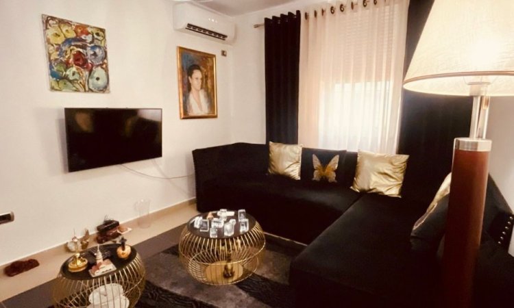 Tirane, jepet me qera apartament 1+1 Kati 3, 83 m² 600 € (myslym shyri)