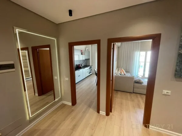 Tirane, jepet me qera apartament 1+1+Ballkon Kati 11, 76 m² 950 € 