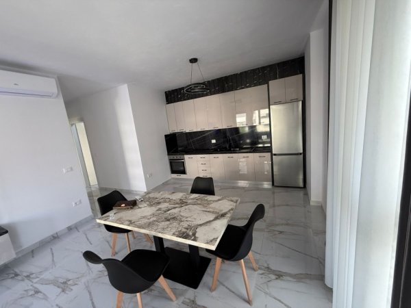 Tirane, jepet me qera apartament 2+1 Kati 4, 800 € 