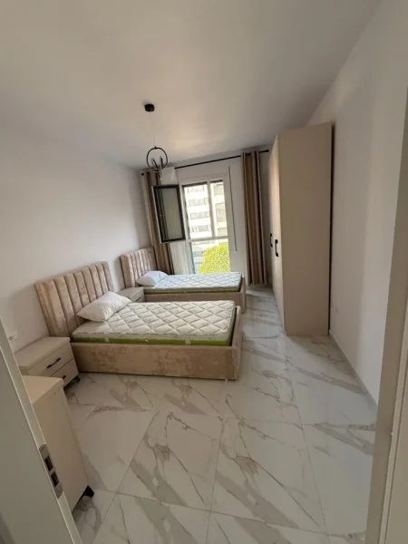 Tirane, jepet me qera apartament 2+1 Kati 4, 800 € 