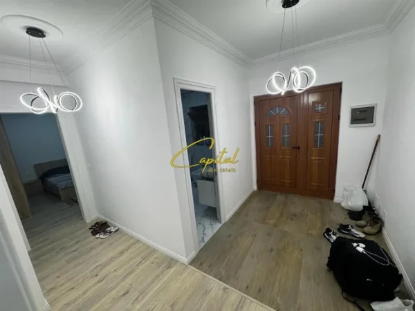 Tirane, jepet me qera apartament 2+1 Kati 3, 120 m² 600 € (SAUK)