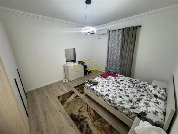 Tirane, jepet me qera apartament 2+1 Kati 3, 120 m² 600 € (SAUK)