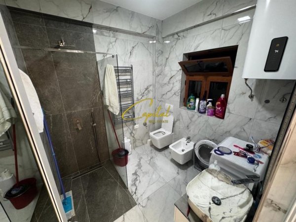 Tirane, jepet me qera apartament 2+1 Kati 3, 120 m² 600 € (SAUK)