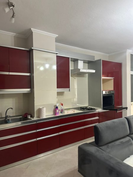 Tirane, jepet me qera apartament 2+1+Aneks+Ballkon Kati 4, 600 € (kodra e diellit)