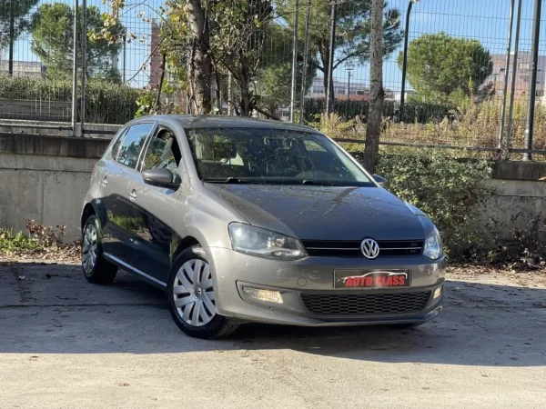 Tirane, shes makine VW POLO Benzin+Gaz, gri metalizato manuale Klima 160.000 km 4990 €