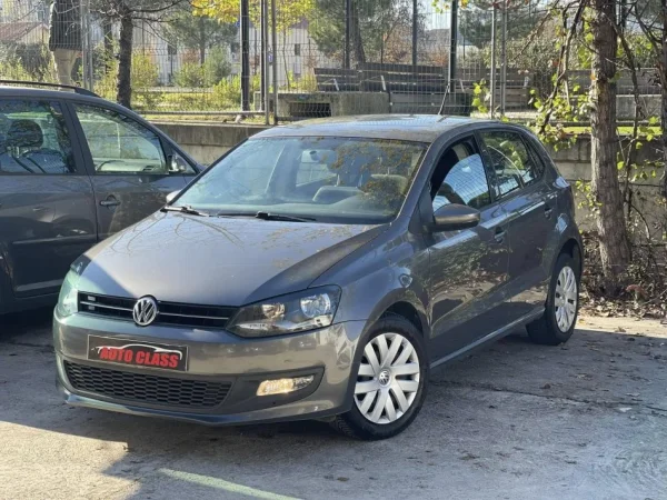 Tirane, shes makine VW POLO Benzin+Gaz, gri metalizato manuale Klima 160.000 km 4990 €