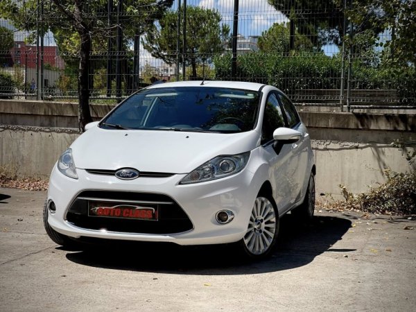 Tirane, shes makine FORD FIESTA TITANIUM Benzin, e bardhë manuale Klima 217.000 km 3.900 €