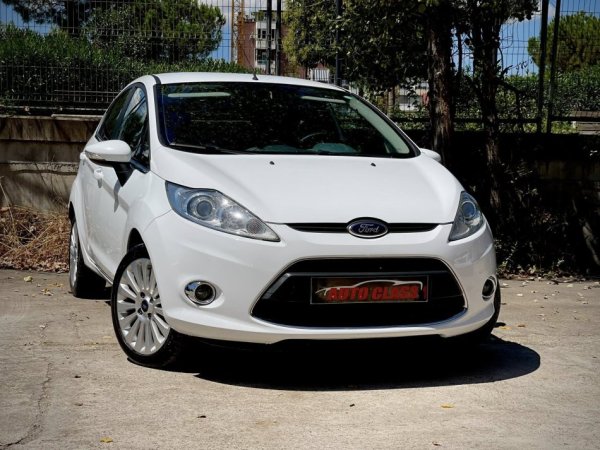 Tirane, shes makine FORD FIESTA TITANIUM Benzin, e bardhë manuale Klima 217.000 km 3.900 €