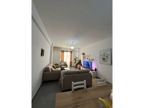 Tirane, shitet apartament 2+1+Ballkon Kati 7, 130 m² 163.000 € (Yzberisht)
