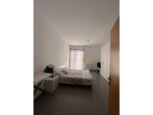 Tirane, shitet apartament 2+1+Ballkon Kati 7, 130 m² 163.000 € (Yzberisht)