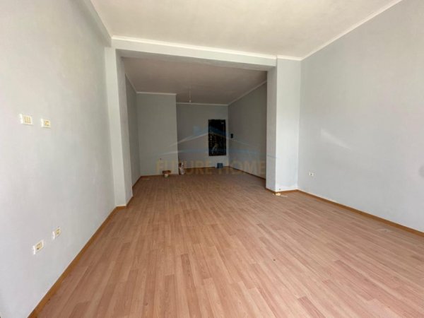 Tirane, shitet ambjent biznesi Kati 0, 57 m² 101.880 € (Liqeni i Thatë)