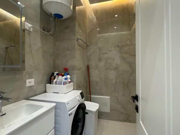 Tirane, jap me qera apartament 1+1+Ballkon Kati 5, 62 m² 800 € (Vasil Shanto)