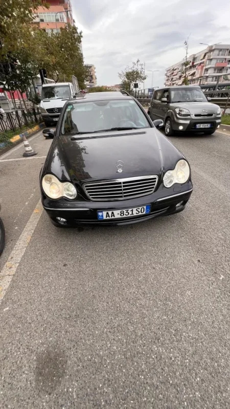 Tirane, shitet makine Mercedes Benz 200 CDI Nafte, automatik Klima 3.600 €