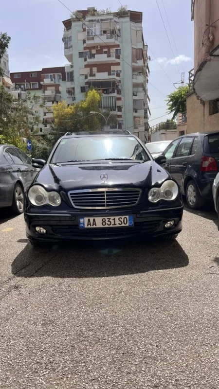 Tirane, shitet makine Mercedes Benz 200 CDI Nafte, automatik Klima 3.600 €
