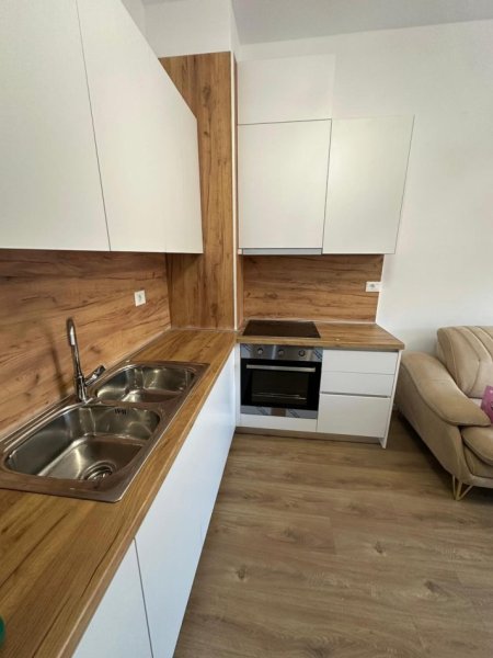Tirane, jepet me qera apartament 1+1+Ballkon Kati 5, 400 € (Rezidenca Kaimi, Ali Dem)