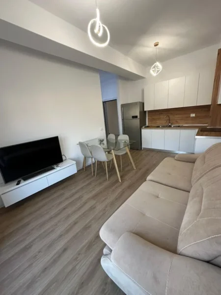 Tirane, jepet me qera apartament 1+1+Ballkon Kati 5, 400 € (Rezidenca Kaimi, Ali Dem)