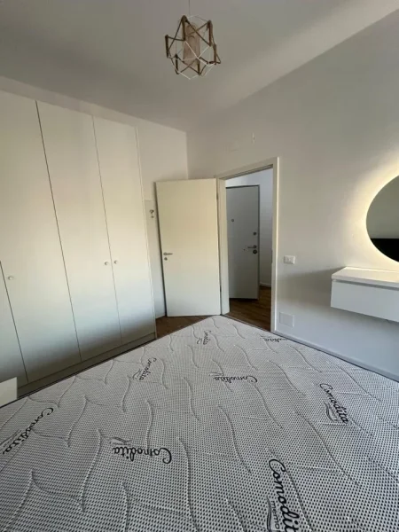 Tirane, jepet me qera apartament 1+1+Ballkon Kati 5, 400 € (Rezidenca Kaimi, Ali Dem)